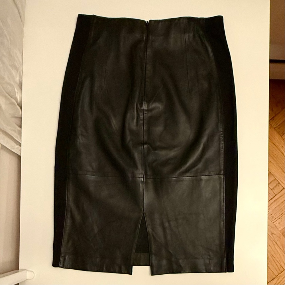 BLACK LEATHER MIDI PENCIL BERRY SKIRT WITH STRETCH SIDE PANELS INWEAR SIZE 8